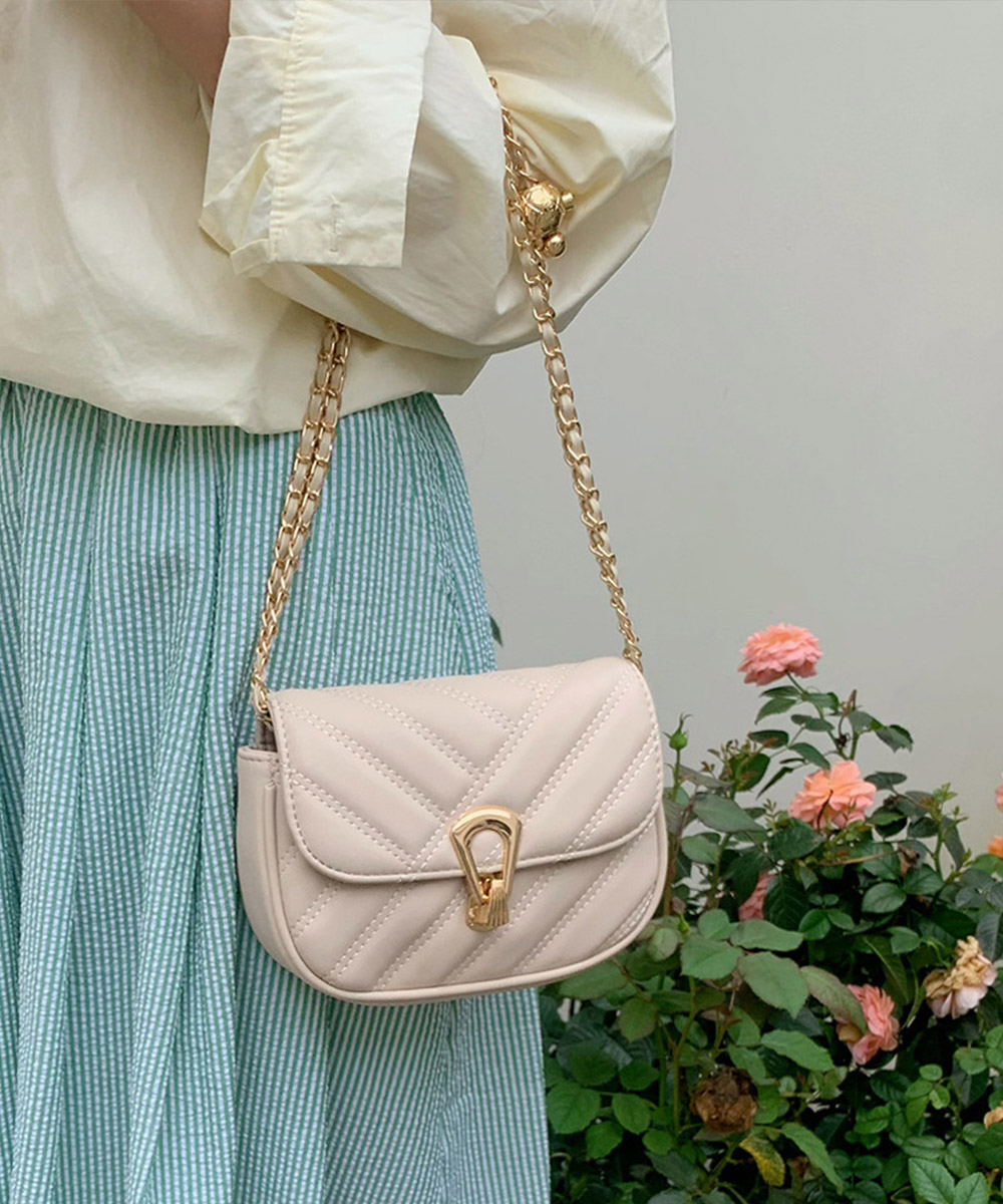 チェーン バッグ 上品なキルティングミニショルダー鞄