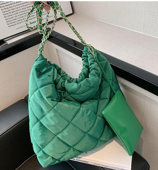 チェーン バッグ 秋冬大容量キルティングバッグ チェーン付き斜め掛けショルダー