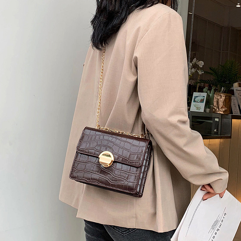 チェーン バッグ 型押しレザー調金具付きミニチェーンショルダーバッグ