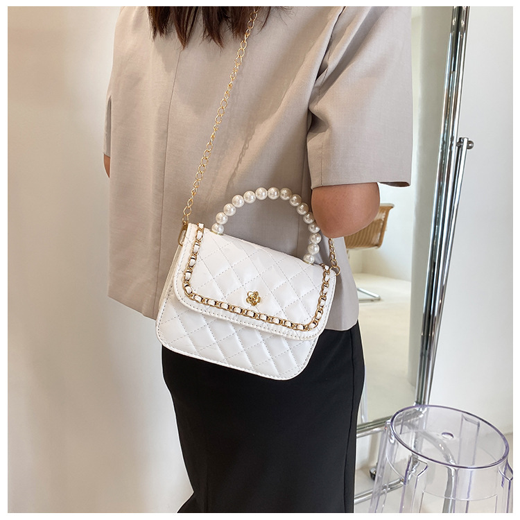 チェーン バッグ キルト柄ショルダーバッグ パール取手 軽量 通勤通学