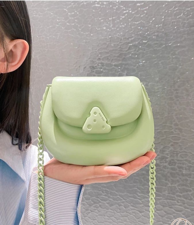 チェーンバッグ ポシェット 三角留め具ミニポシェット