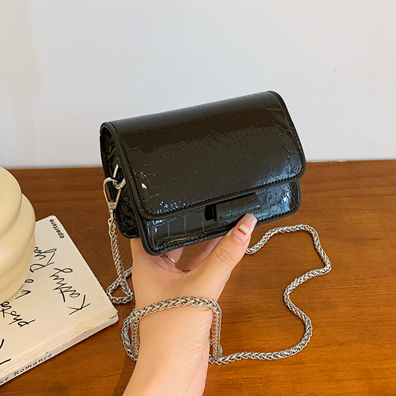 チェーンバッグ ミニ 型押し風フラップポシェット