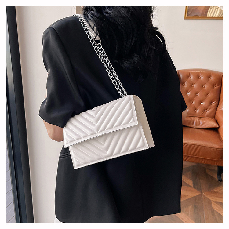 https://fulmo-img-server.com/chainy/d25fe67f-ba11-47c4-ac19-dea38f1bbf69.jpg