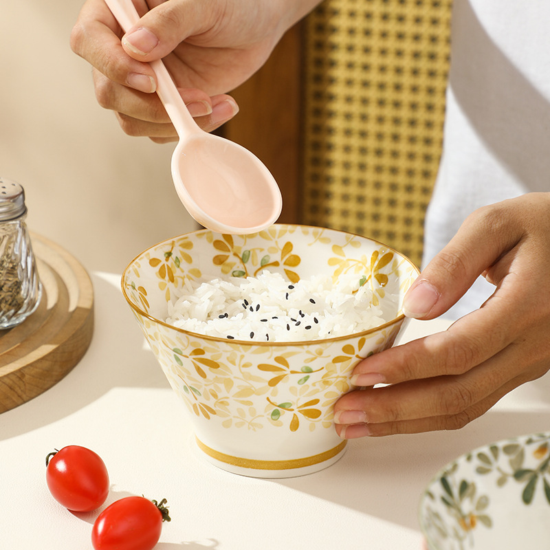 茶碗 小花葉模様の陶器製ご飯茶碗