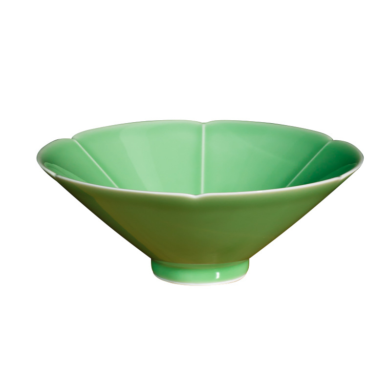 茶碗 花弁形の優雅な平茶碗