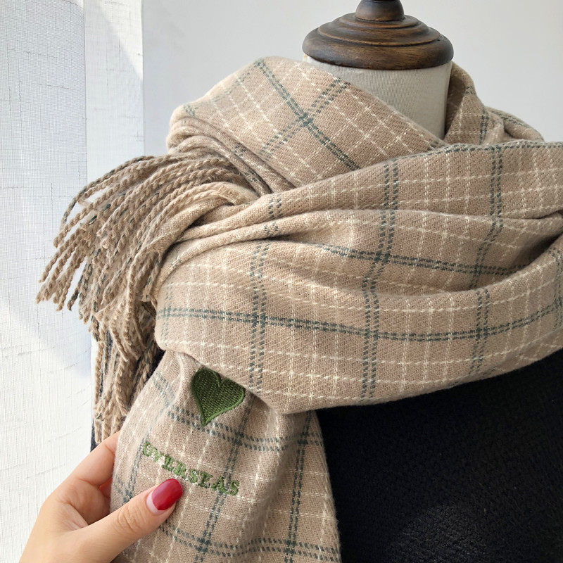 チェック 服 ハート刺繍入りチェック柄フリンジマフラー