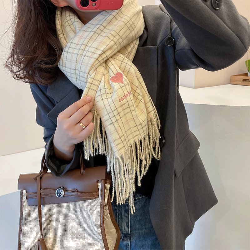 チェック 服 ハート刺繍入りチェック柄フリンジマフラー