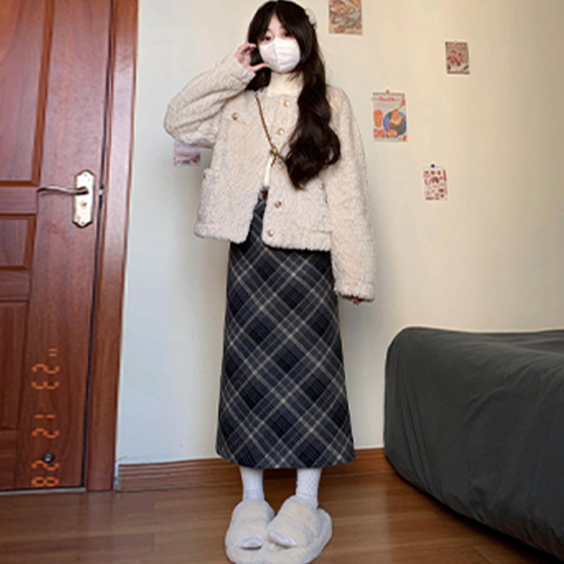 https://fulmo-img-server.com/checkystyle/3381b89a-ccff-4c60-a806-bf367a6a7216.jpg
