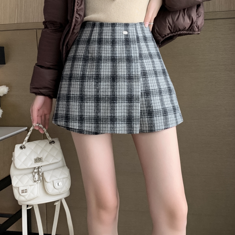 プリーツ入りチェックスカート