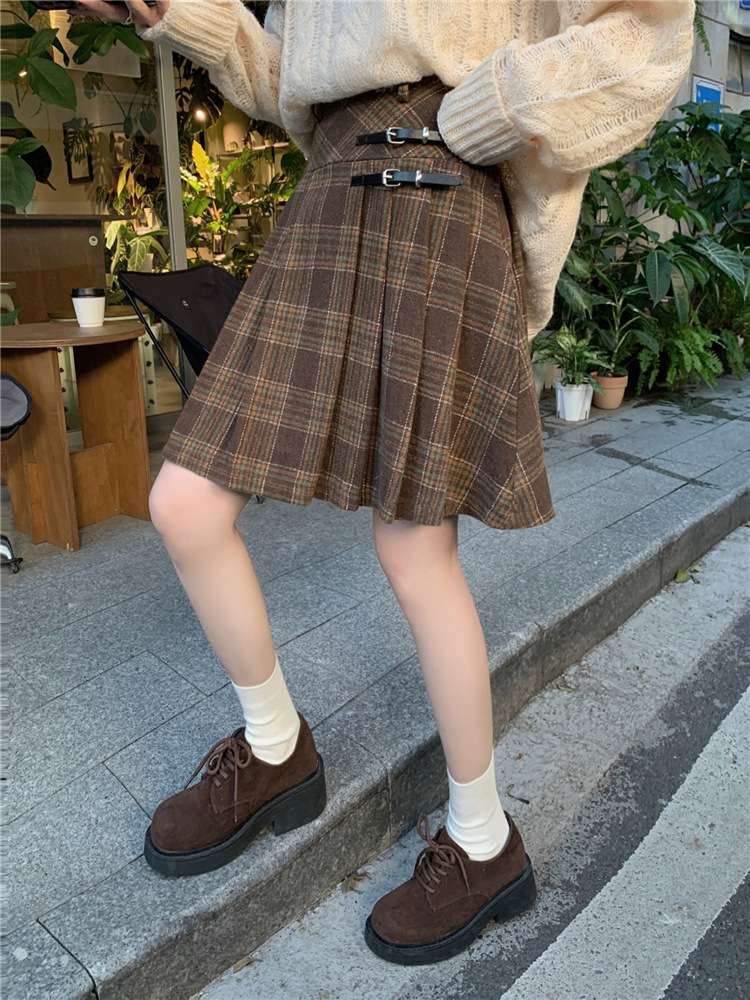 レトロ調バックル付きチェックスカート