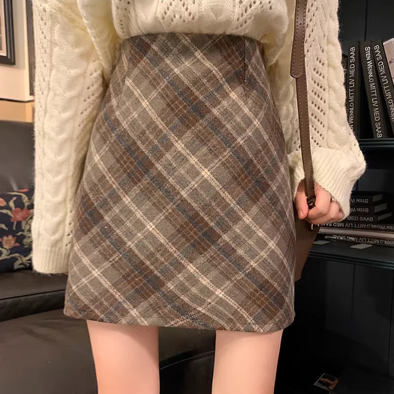 チェックスカート 暖かみ溢れるチェックミニスカート
