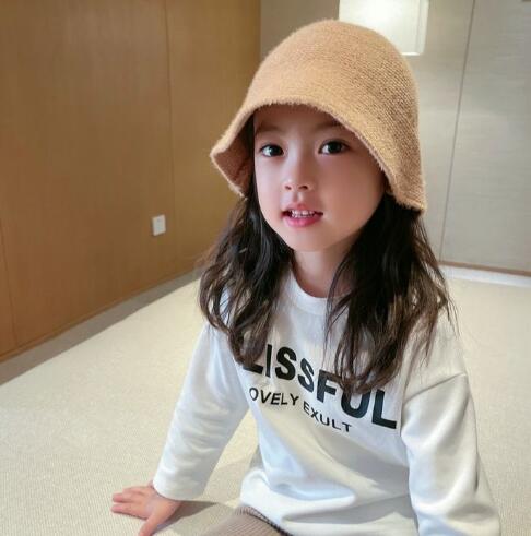 https://fulmo-img-server.com/cheerhat/1e1af667-195d-47ed-8b7c-346e6ddf33cb.jpg