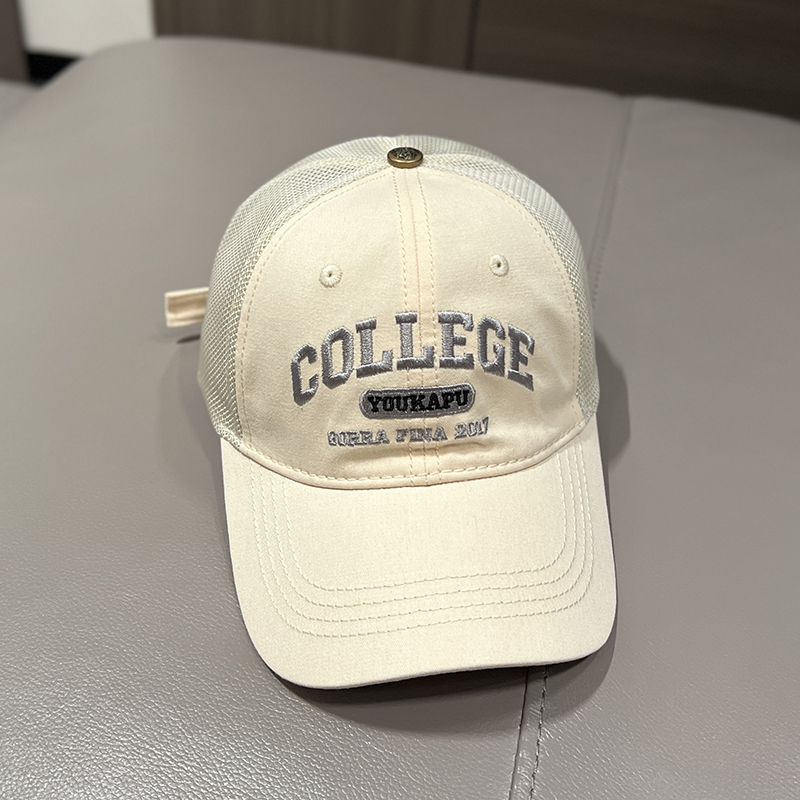 キッズ帽子 クールなキャップで違う一面を見せられる『COLLEGE』帽子