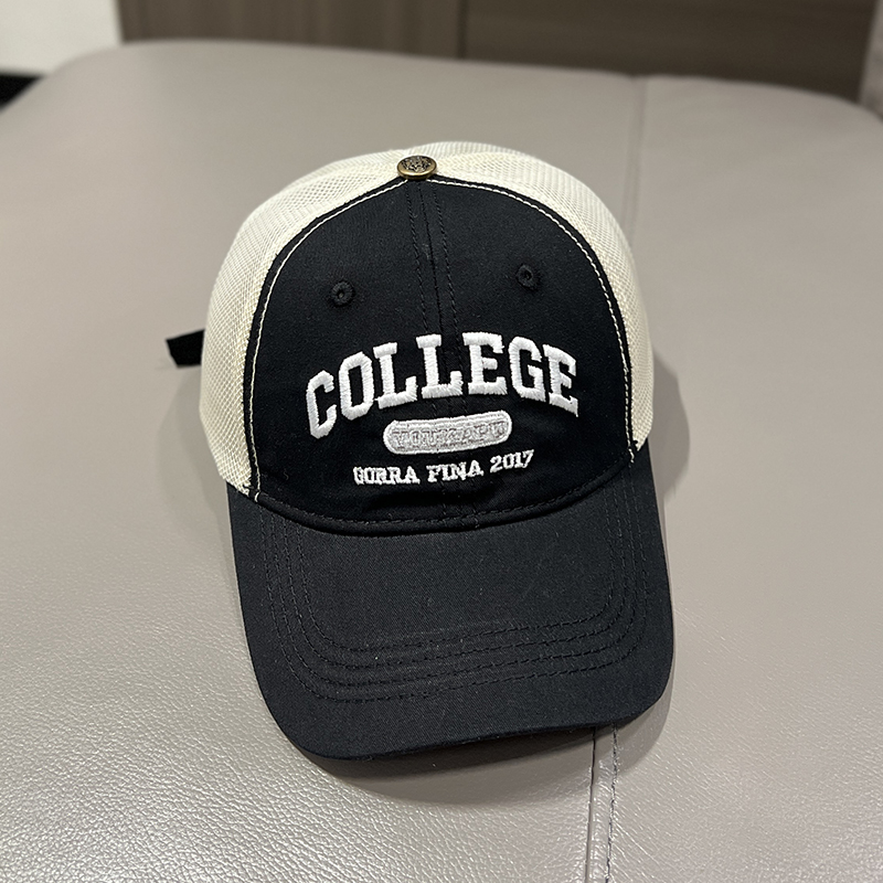 キッズ帽子 クールなキャップで違う一面を見せられる『COLLEGE』帽子