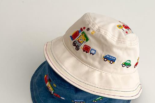 キッズ帽子 ベビー帽子 乗り物柄 可愛い子供用つば広帽　ベビーバケットハット