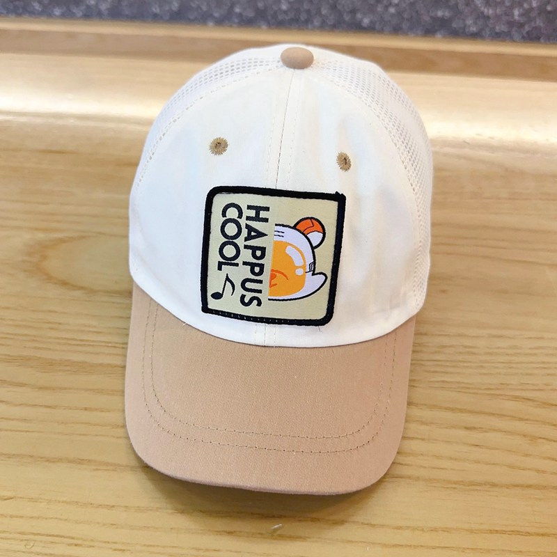 キッズ帽子 フロントワッペンが印象的なキッズメッシュキャップ