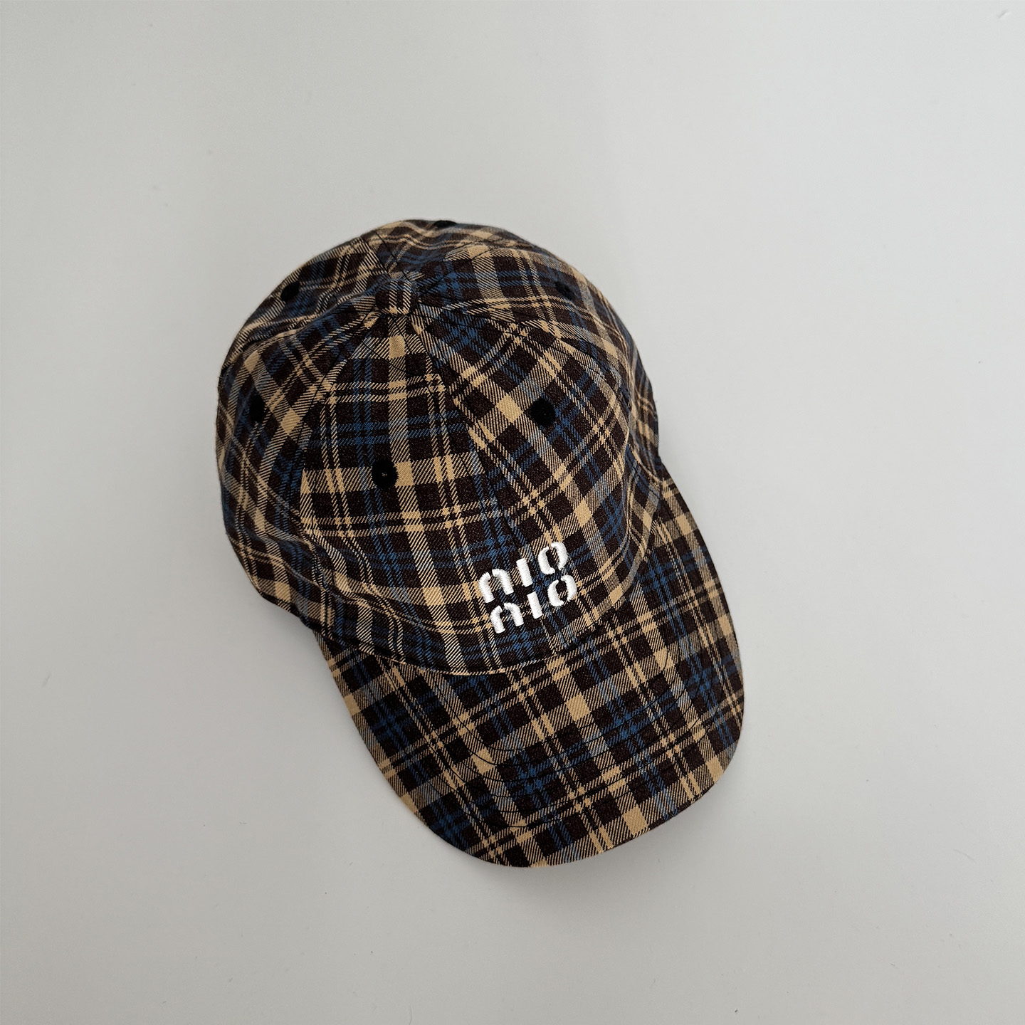 https://fulmo-img-server.com/cheerhat/ae83b664-7e3d-4482-ab4f-1f59e863a9a2.jpg