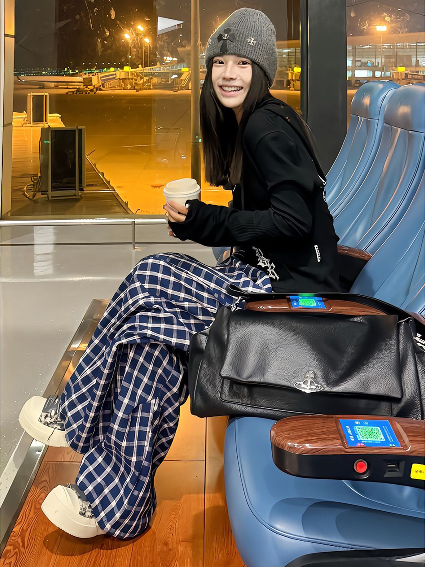 チェックパンツ 格子模様のゆったりワイドパンツ