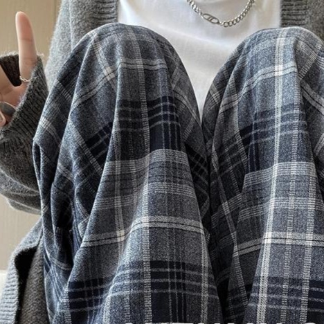 グレーで大人のおしゃれを楽しむ！レディースのチェックパンツ5選