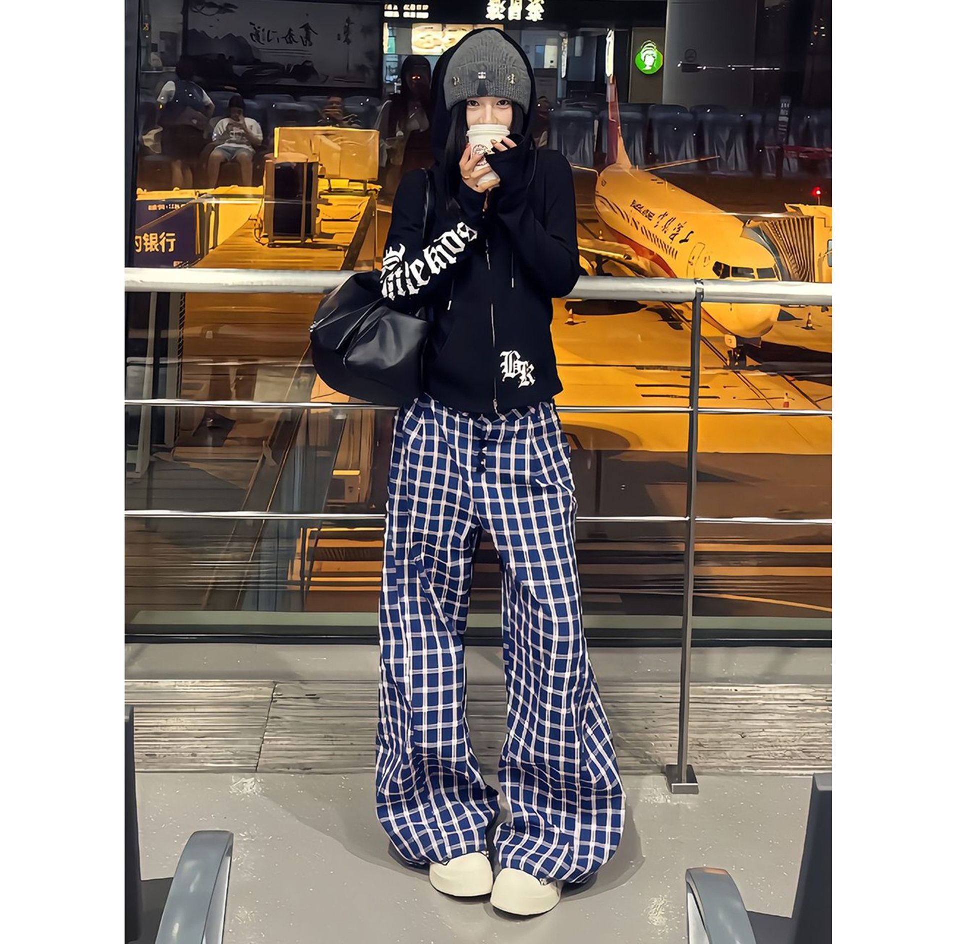 チェックパンツ 格子模様のゆったりワイドパンツ