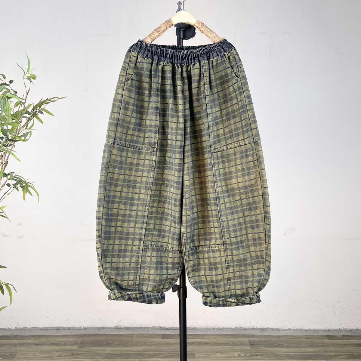 チェックパンツゆったり感覚のギャザーチェックパンツ