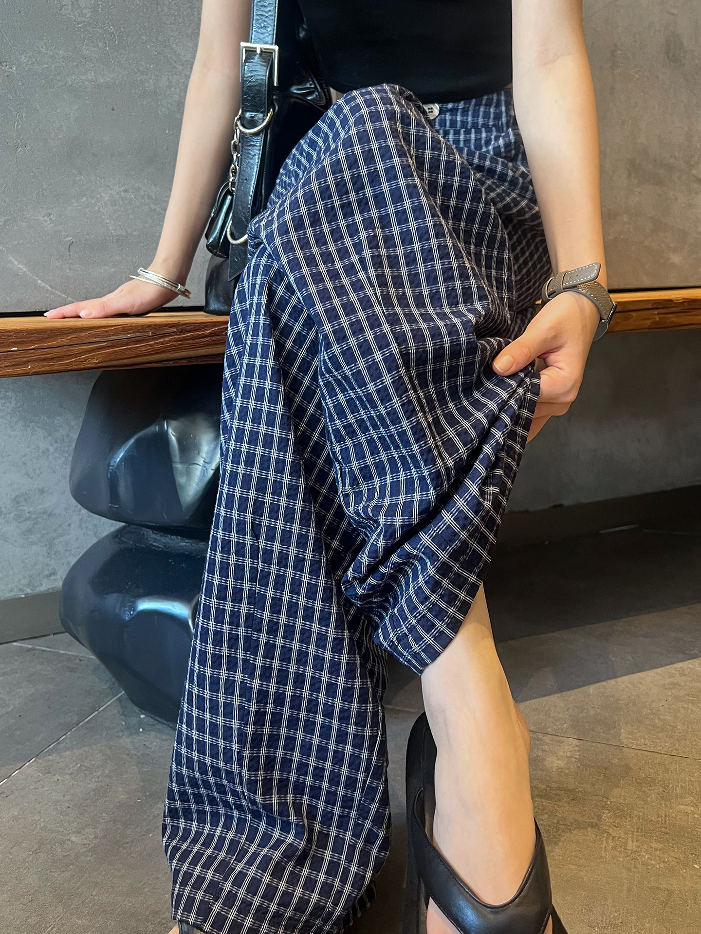 チェックパンツ 格子模様のゆったりワイドパンツ