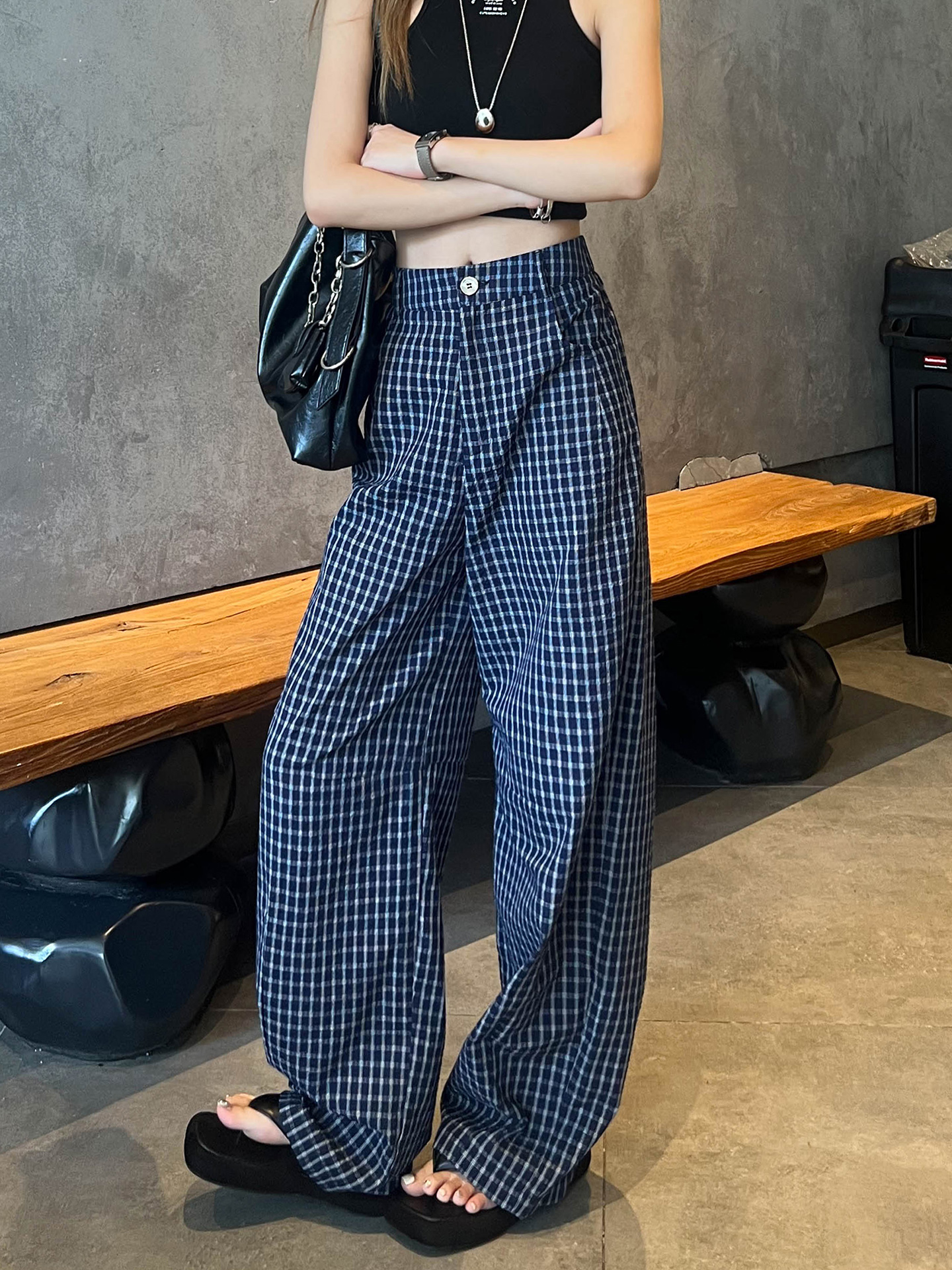 チェックパンツ 格子模様のゆったりワイドパンツ