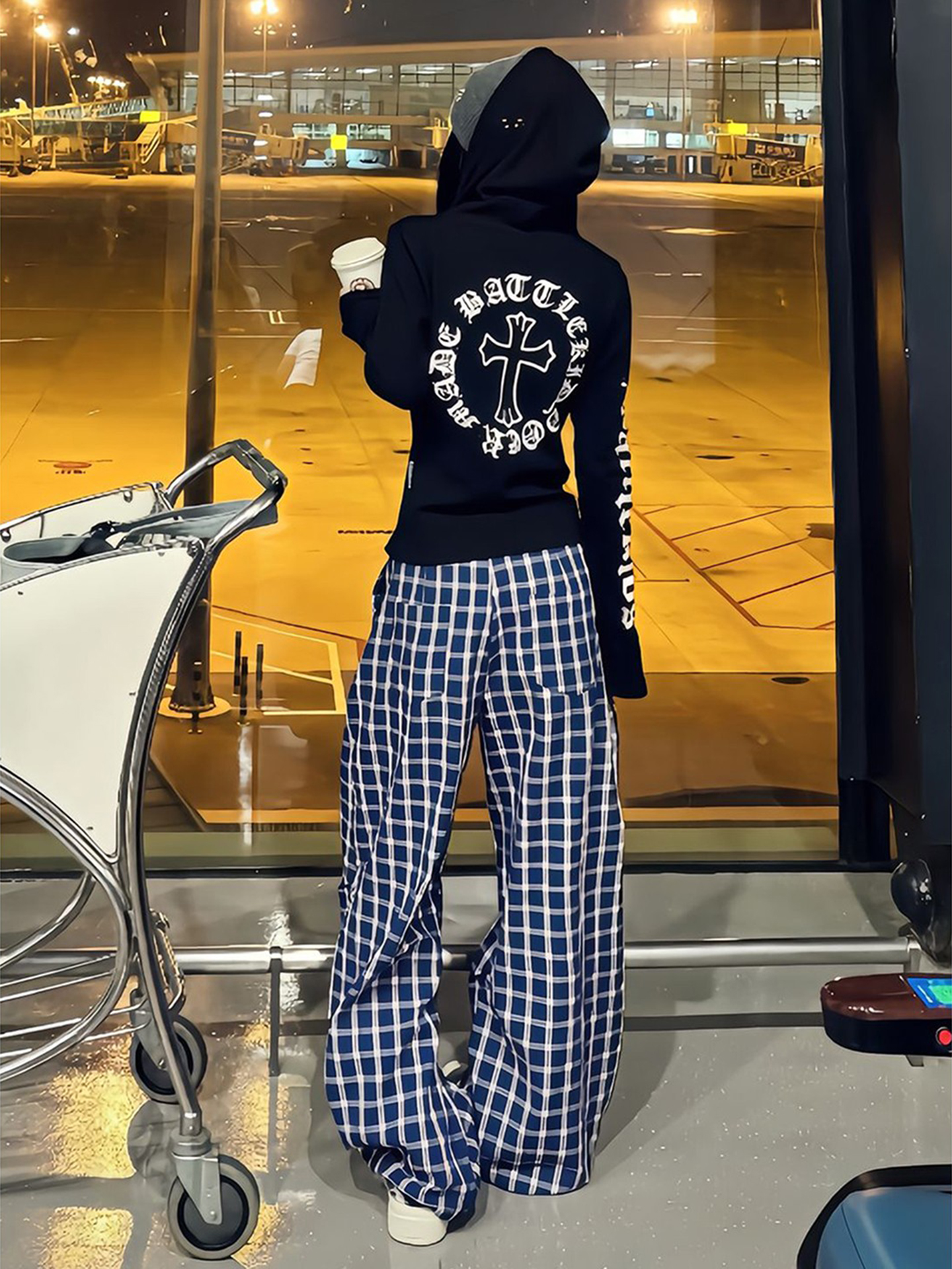 チェックパンツ 格子模様のゆったりワイドパンツ