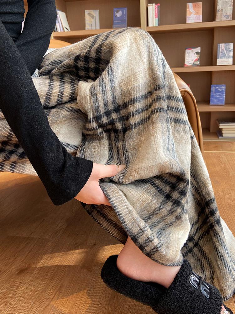 チェックパンツ モコモコ素材のタータンチェックワイドパンツ