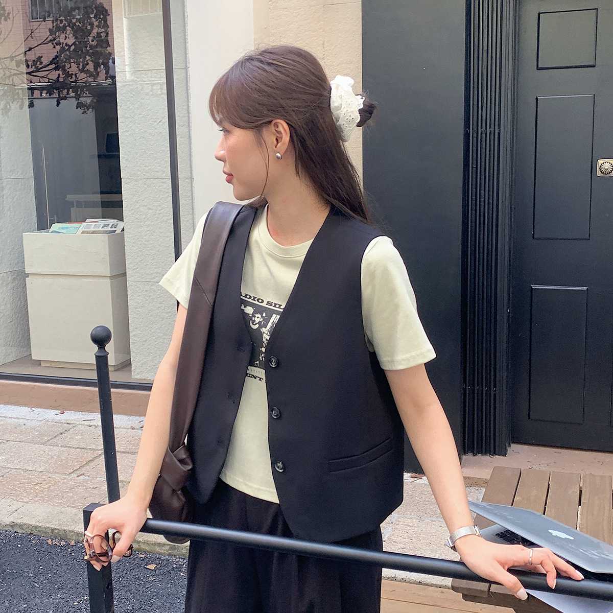 女性用ベスト 上品な仕立てのジレ風ベスト