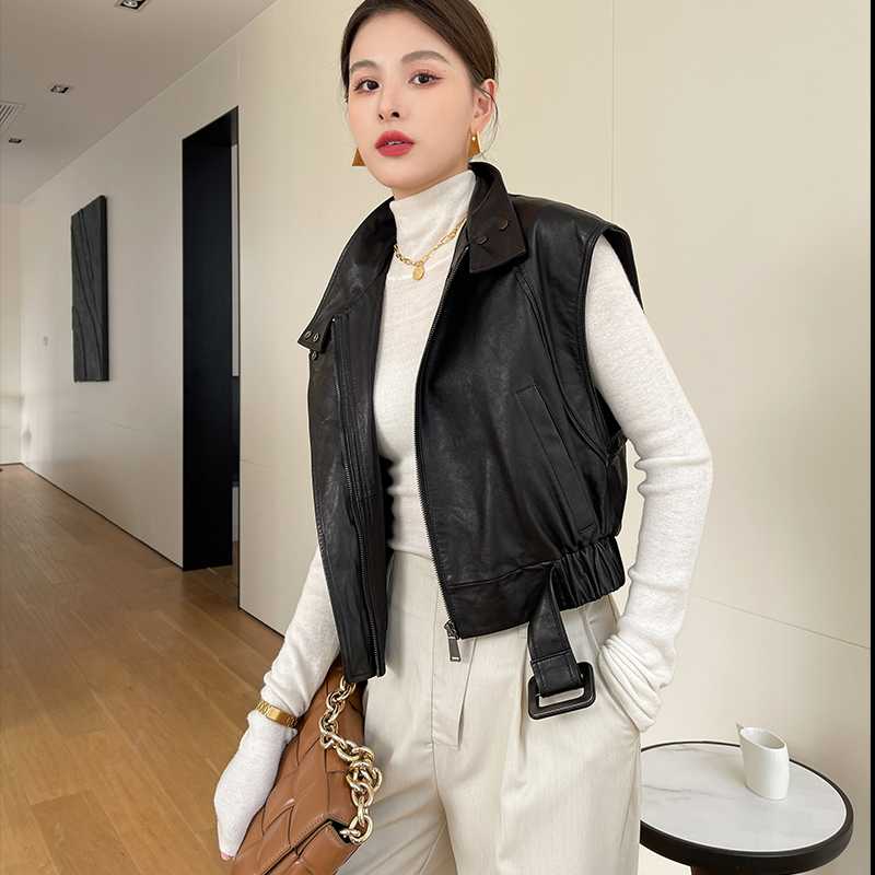 タイトな服でスタイルアップ！魅力的なレディースベスト5選