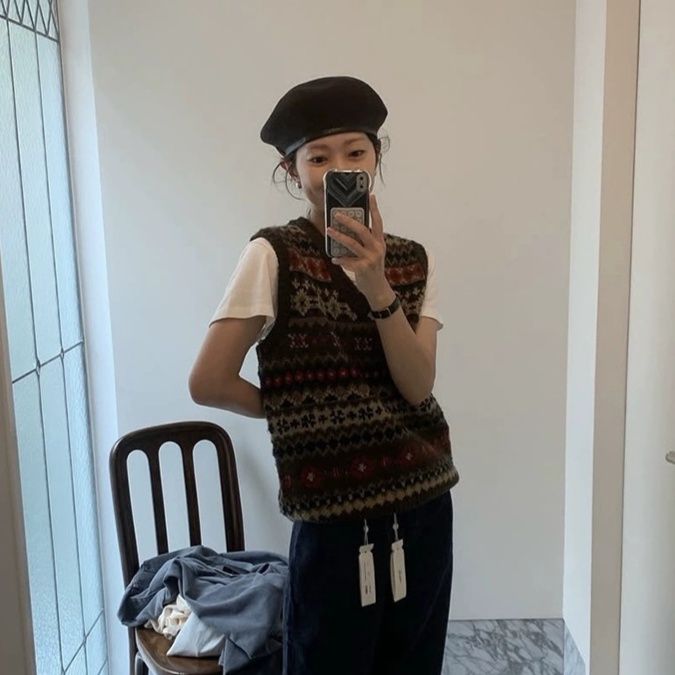 レディースベスト 北欧風幾何学模様　ニットベスト