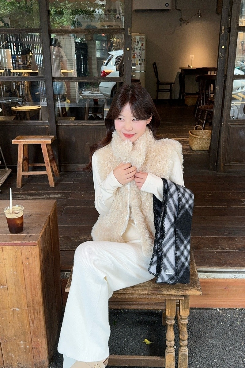 レディースベスト ふわふわファースタンドベスト着痩せレディース