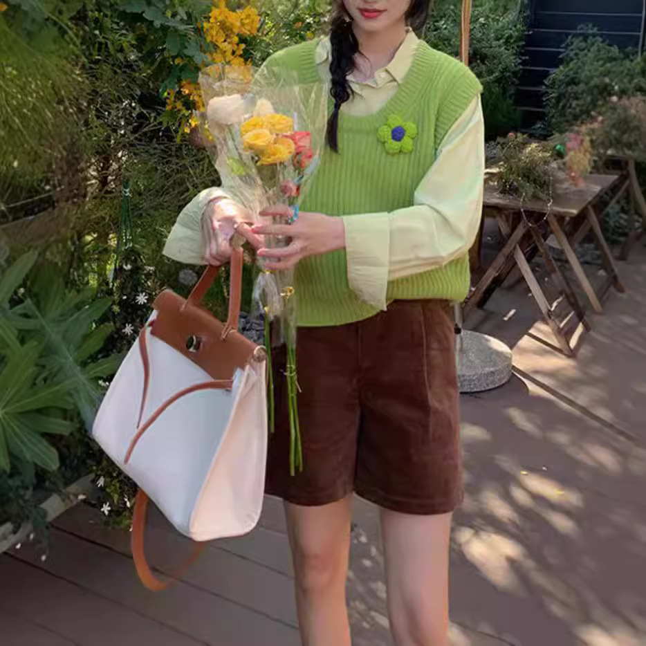 レディースベスト 花飾りニットベスト レディース 優しい印象 全2色