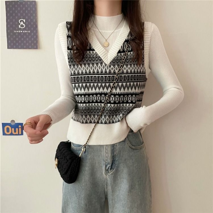 レディースベスト 幾何学模様編み込みブイネック　ニットベスト