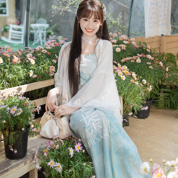https://fulmo-img-server.com/chinii/00aab23a-a9d8-46cc-828f-32a0913a0735.jpg
