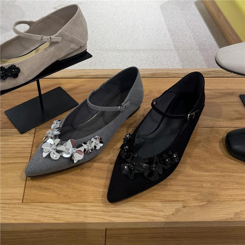 チャイナ服 立体花飾り付き尖頭ストラップシューズ