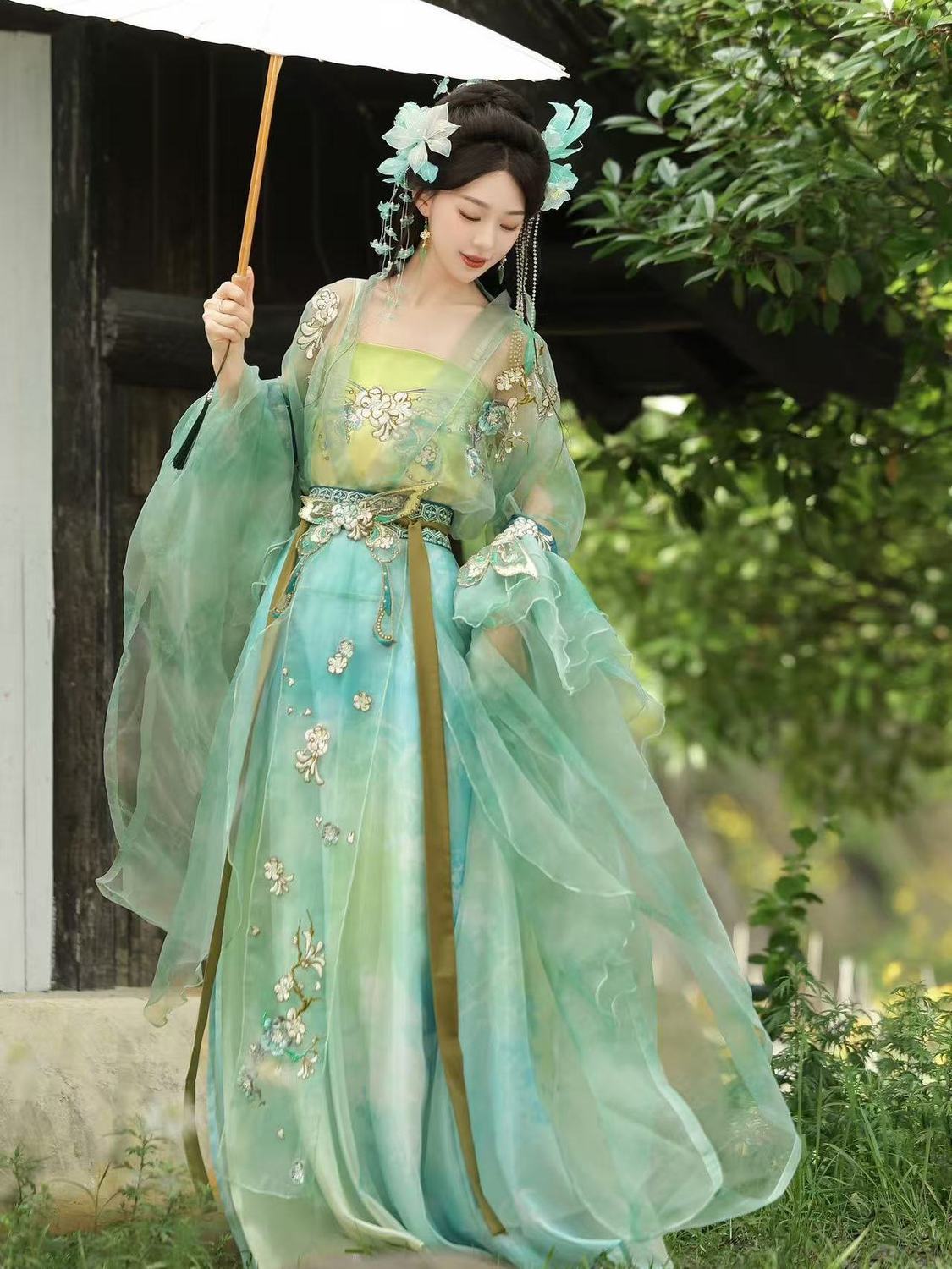 チャイナ服 花刺繍ふんわり袖の優雅な中国風漢服ドレス