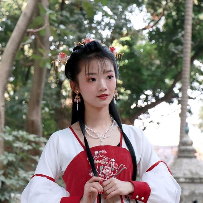 https://fulmo-img-server.com/chinii/15d1606f6ae10f2e1656f113b09918d8.jpg