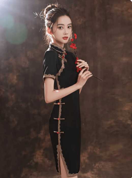 チャイナ服　ひざ丈のショートスカートドレス