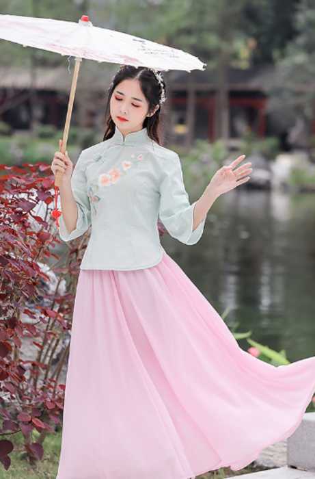 チャイナ服　淡いカラーのチャイナセットアップ