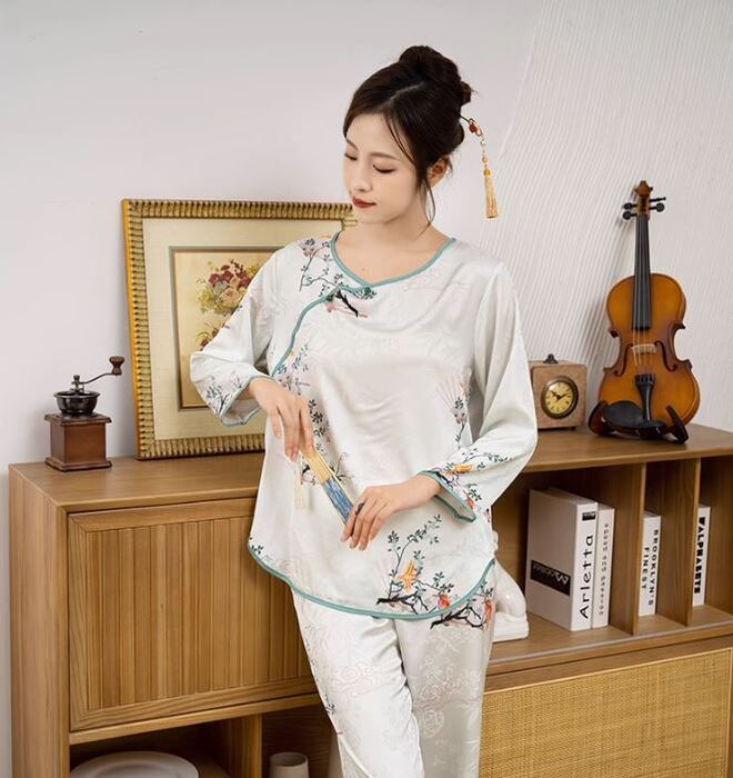 https://fulmo-img-server.com/chinii/4c97ffdee06b79e5c61d349717e4c05c.jpg