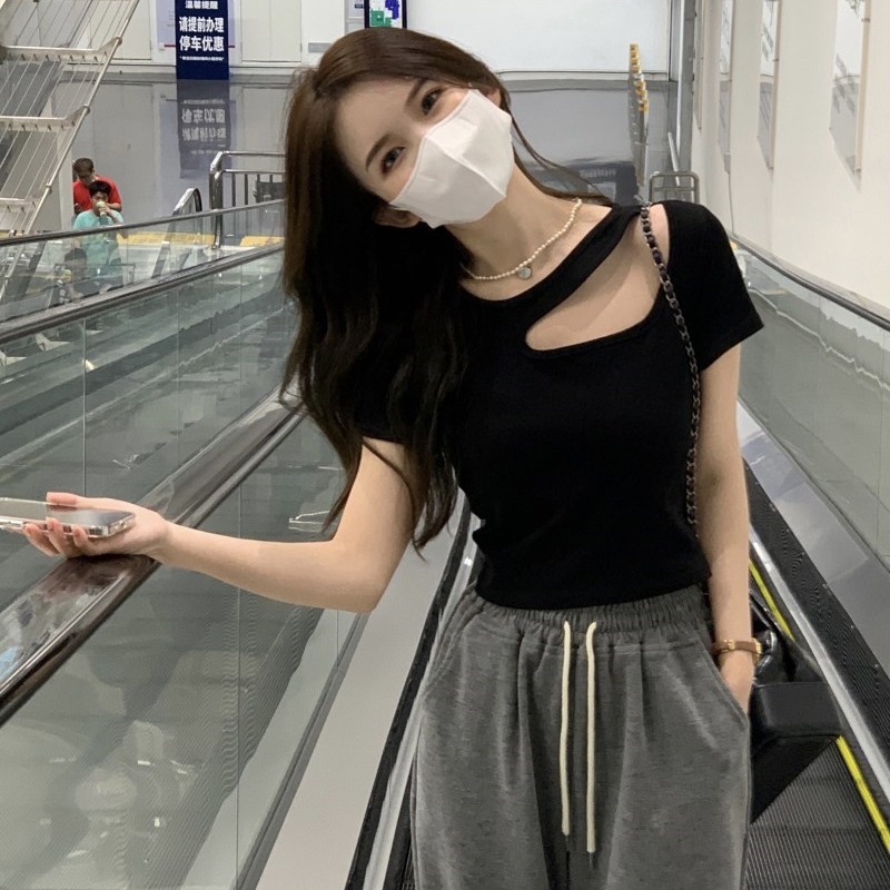 チャイナ服 胸元くり抜きデザイン半袖フィットカットソー