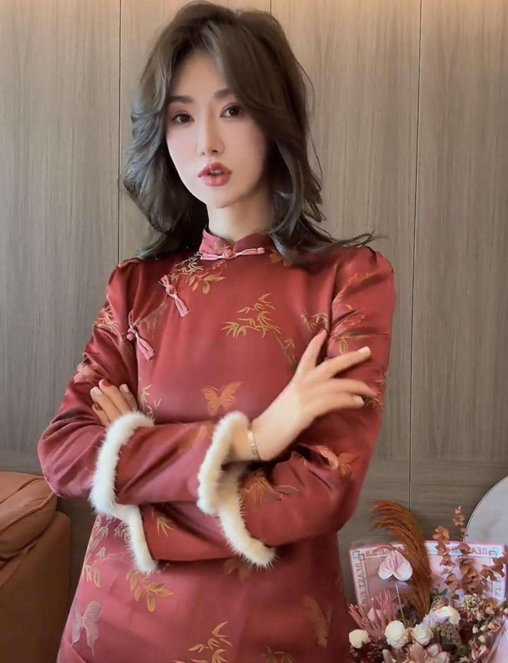 チャイナ服 華麗な蝶舞う冬のチャイナドレス