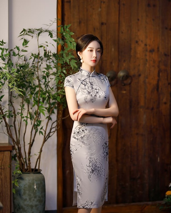 https://fulmo-img-server.com/chinii/b377d0ffebf5d56a9d5ea92a2d5a8009.jpg