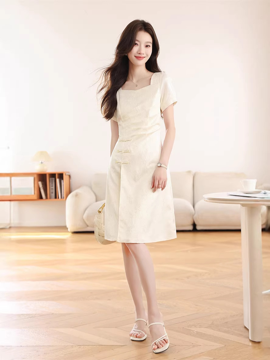 https://fulmo-img-server.com/chinii/d1c4adbc-9180-46ab-afd7-970ff689bed2.jpg