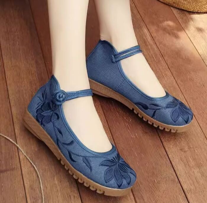 丸いボタンと刺繍が可愛いチャイナシューズ