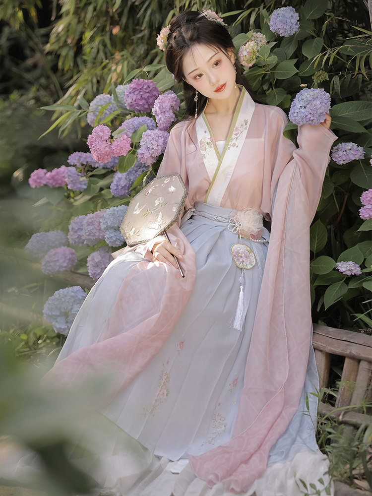 https://fulmo-img-server.com/chinii/db1f94ae-6e05-4b6b-a39f-046a6fc85ed6.jpg