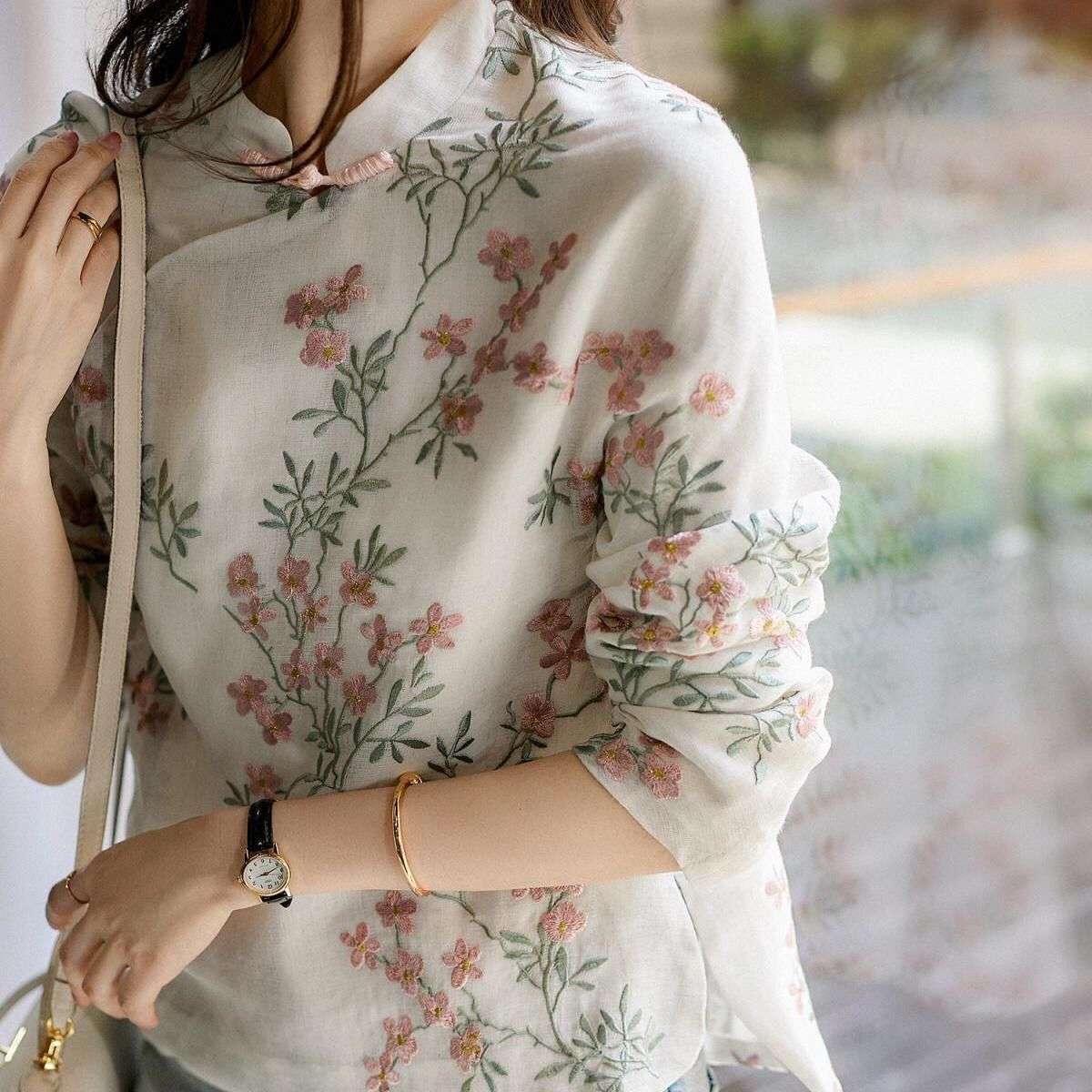 チャイナ服  刺繍入り花柄チャイナシャツ
