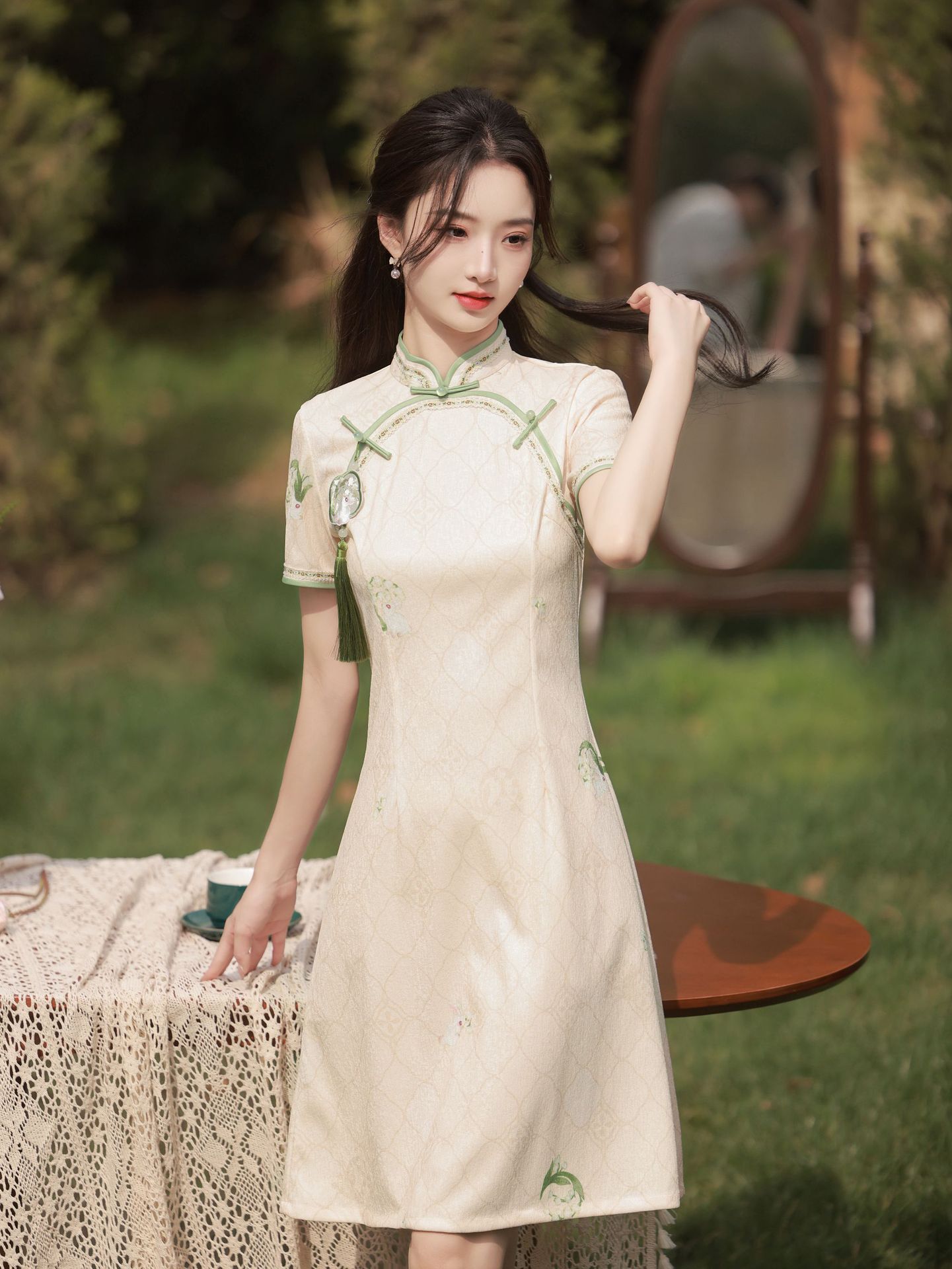 チャイナ服 刺繍房飾り付き半袖チャイナ服ワンピース